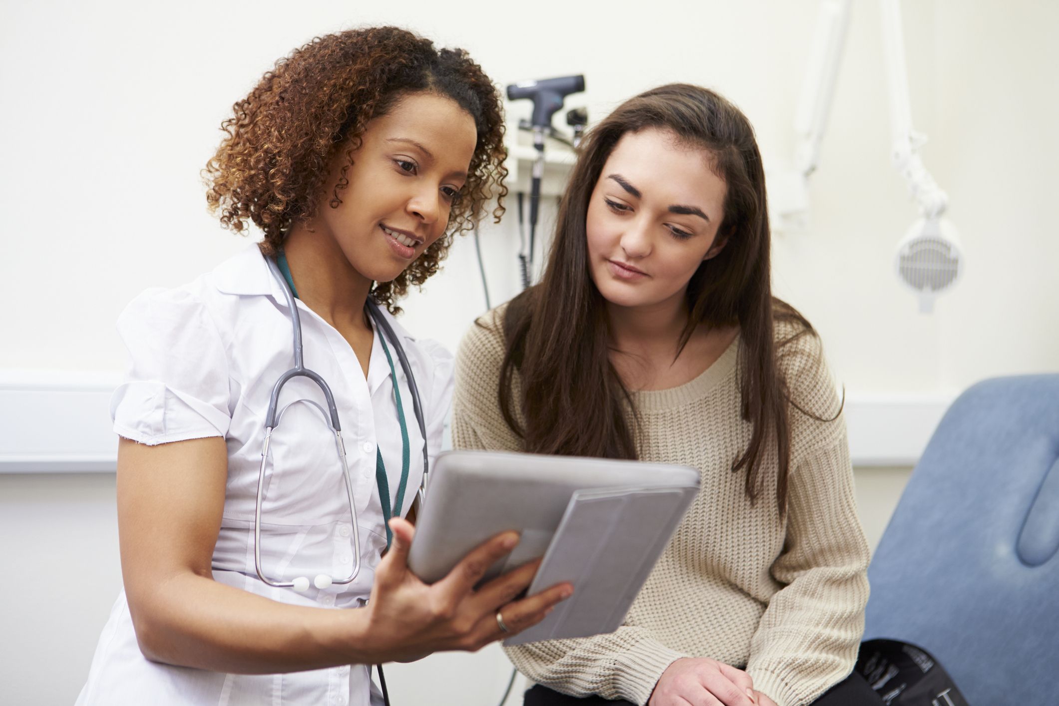 nurse and patient looking at a tablet